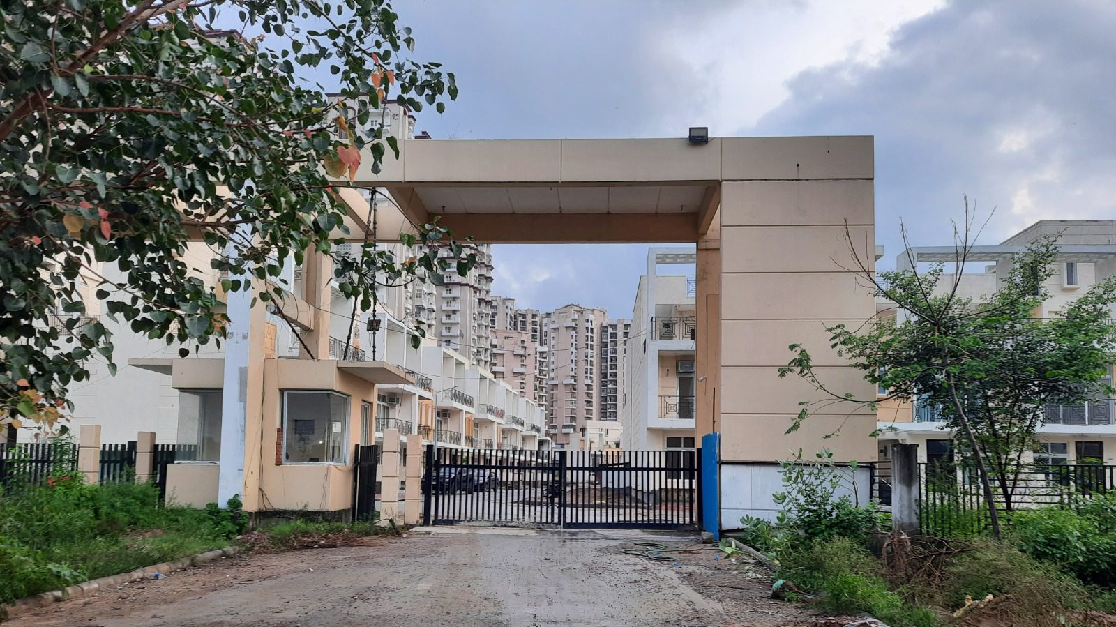 Amrapali Dream Valley Flats in Tech Zone 4 Noida